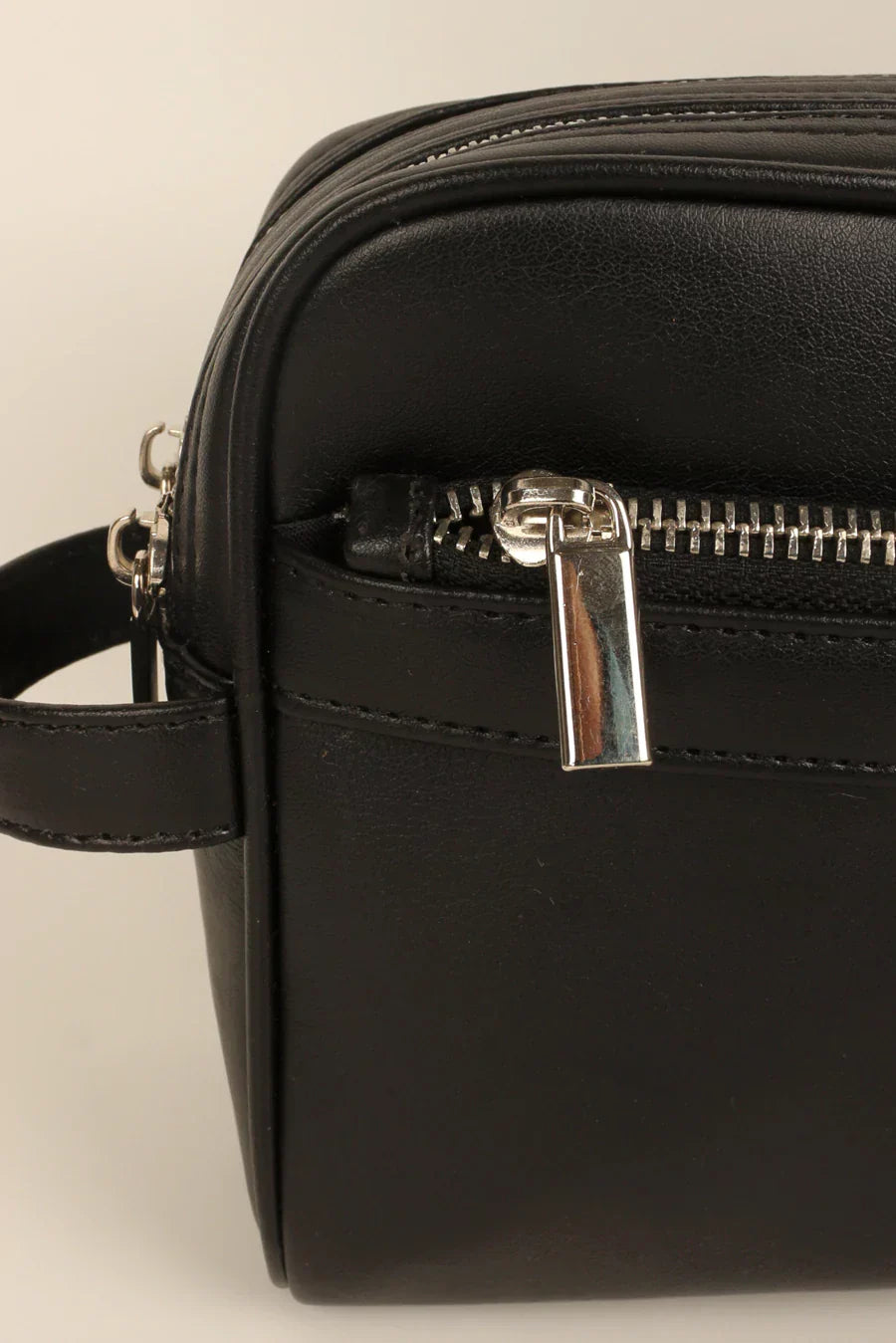 The House of Ganges - The Vegan Leather Travel Toiletry Pouch