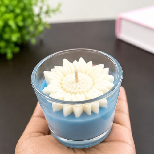 Fleur Azur – Blue Daisy Floral Candle