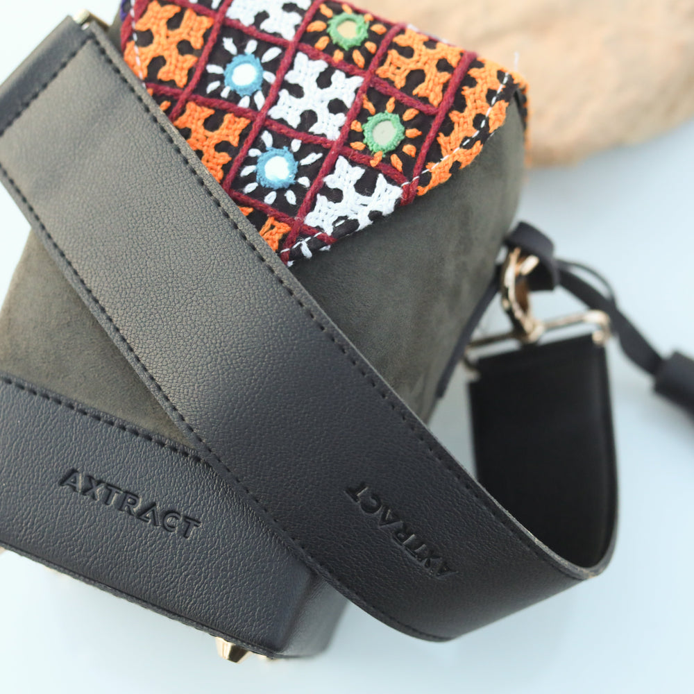 AXTRACT The Little Box - OLIVE