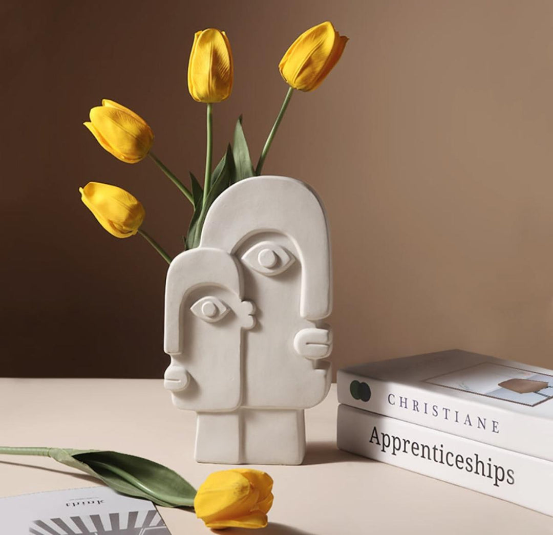 Double face abstract vase - https://artecasa.in/