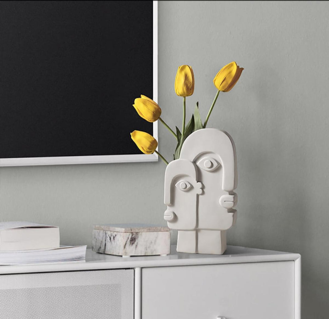 Double face abstract vase - https://artecasa.in/