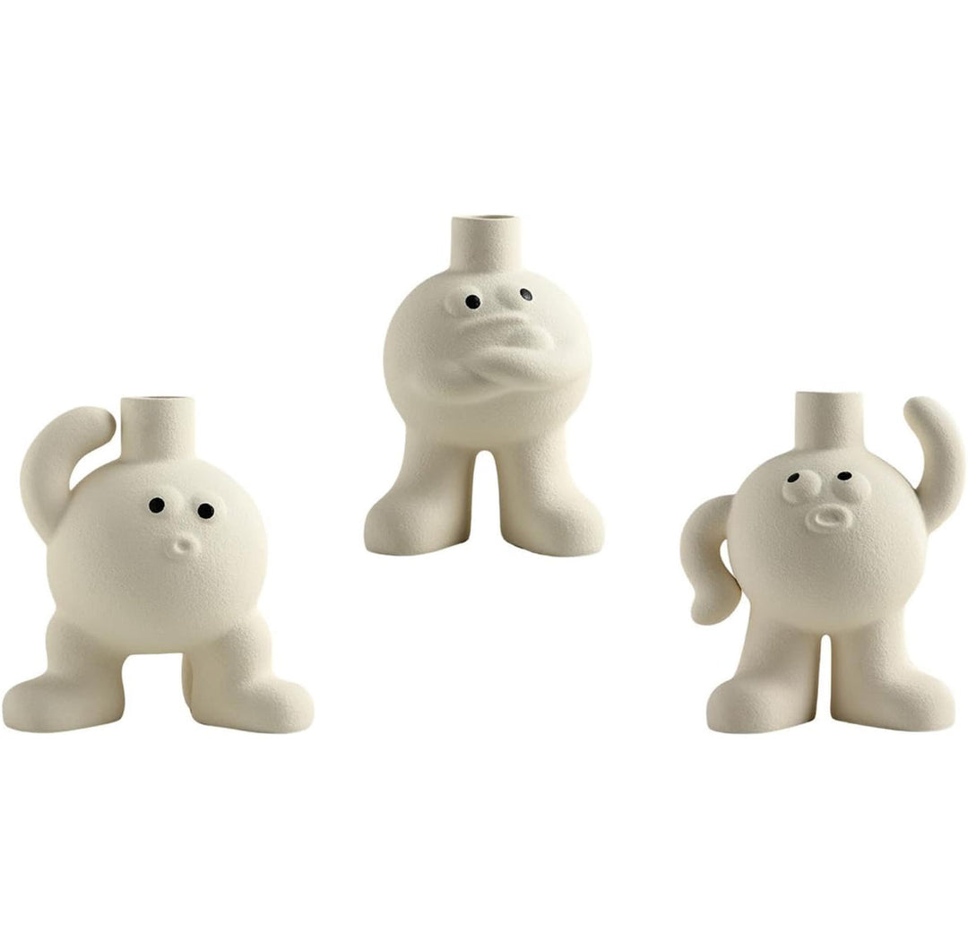 Big feet Flower vase hugging chest - https://artecasa.in/