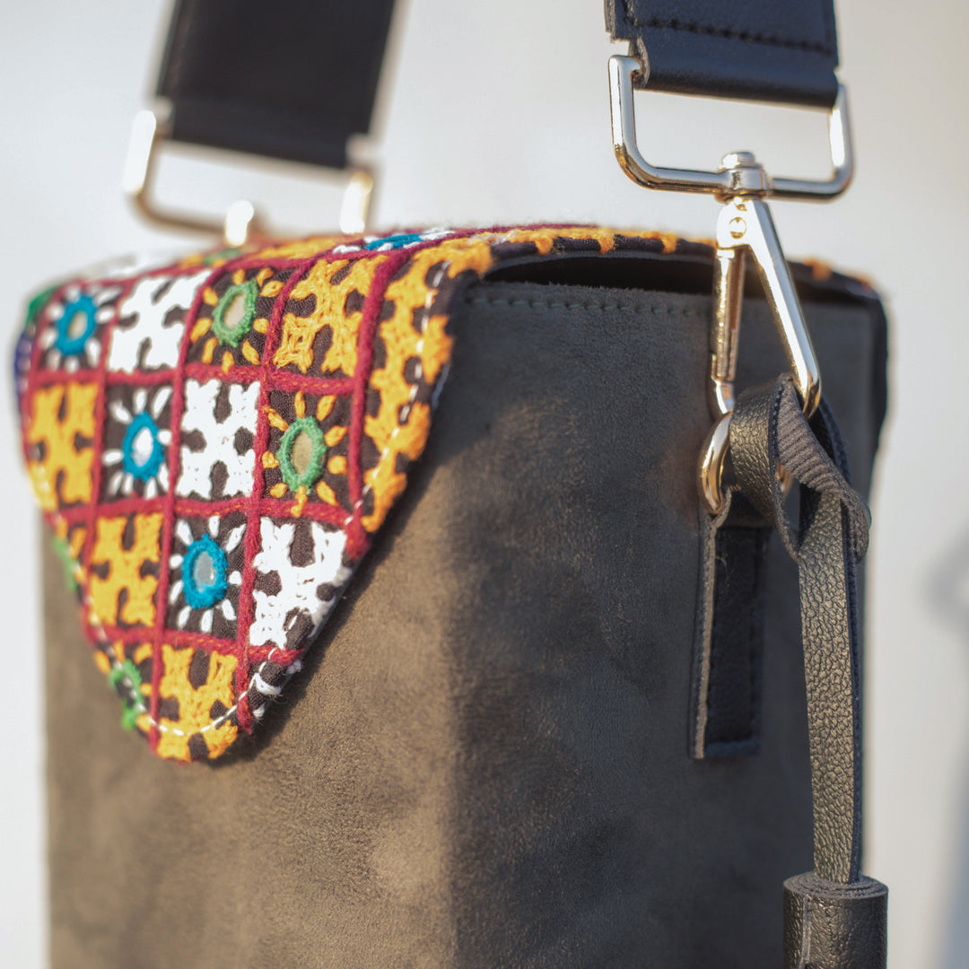 AXTRACT The Little Box - OLIVE