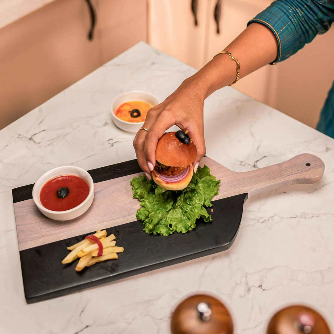 Ireka Homes Chow Acacia Wood Chopping Board - Handmade, Sustainable, Cut-Resistant - Black Deco Finish & White Wash in the Middle - Perfect for Vegetables, Meat, Cheese & Serving