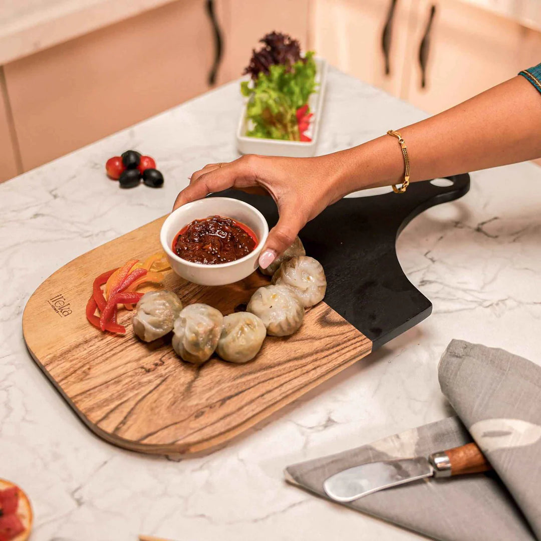 Ireka Homes SnipSnap Acacia Wood Chopping Board - Handmade, Sustainable, Cut-Resistant - Black Deco Finish Handle - Perfect for Vegetables, Meat, Cheese & Serving