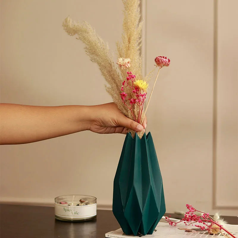 Geometrical zen vase with soft touch bunch - https://artecasa.in/