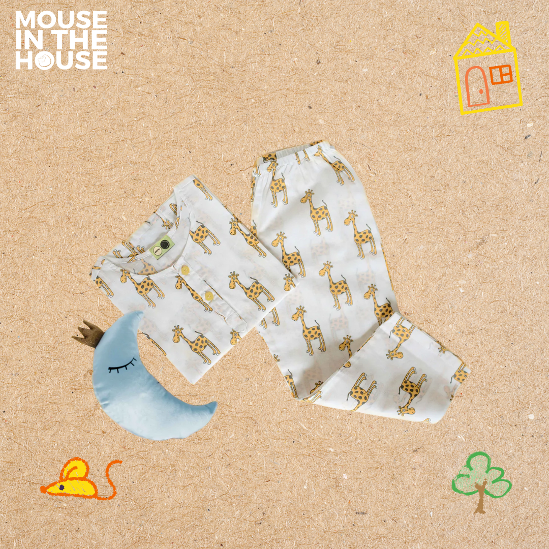 Mouse In The House The Curious Giraffe - Unisex Nightdress