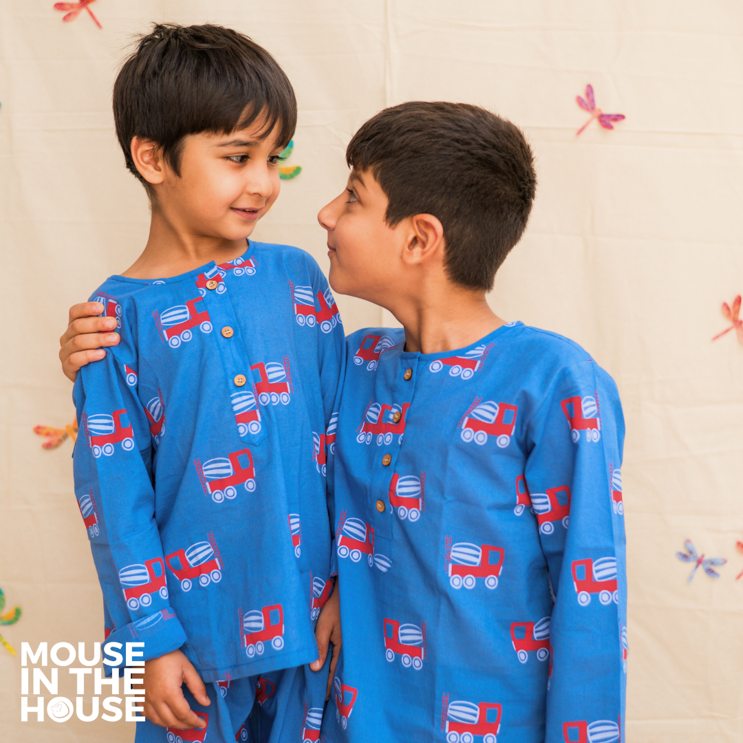 Mouse In The House Whirly Cement Mixer (Blue)- Unisex Nightdress
