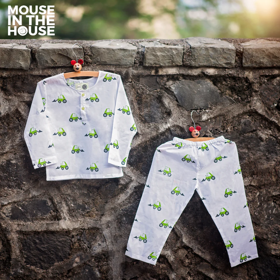 Mouse In The House Scoopy Excavator- Unisex Nightdress