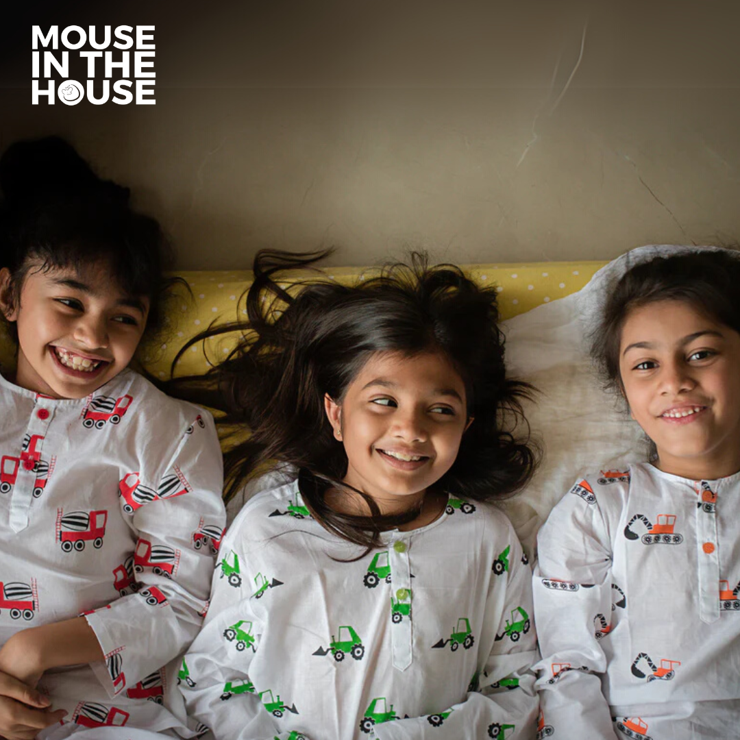 Mouse In The House Scoopy Excavator- Unisex Nightdress