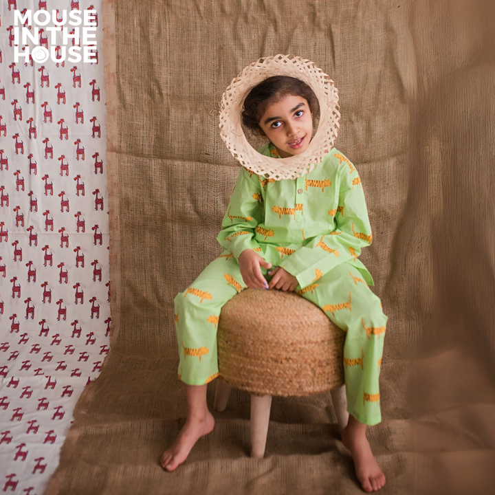 Mouse In The House Augustus Tiger (Green)- Unisex Nightdress