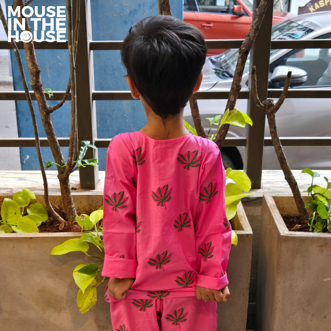 Mouse In The House A Juicy Mango - Unisex Nightwear
