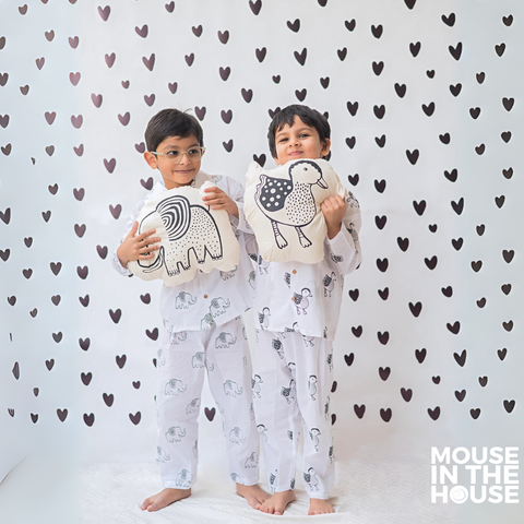 Mouse In The House A Stomping Elephant- Unisex Nightdress