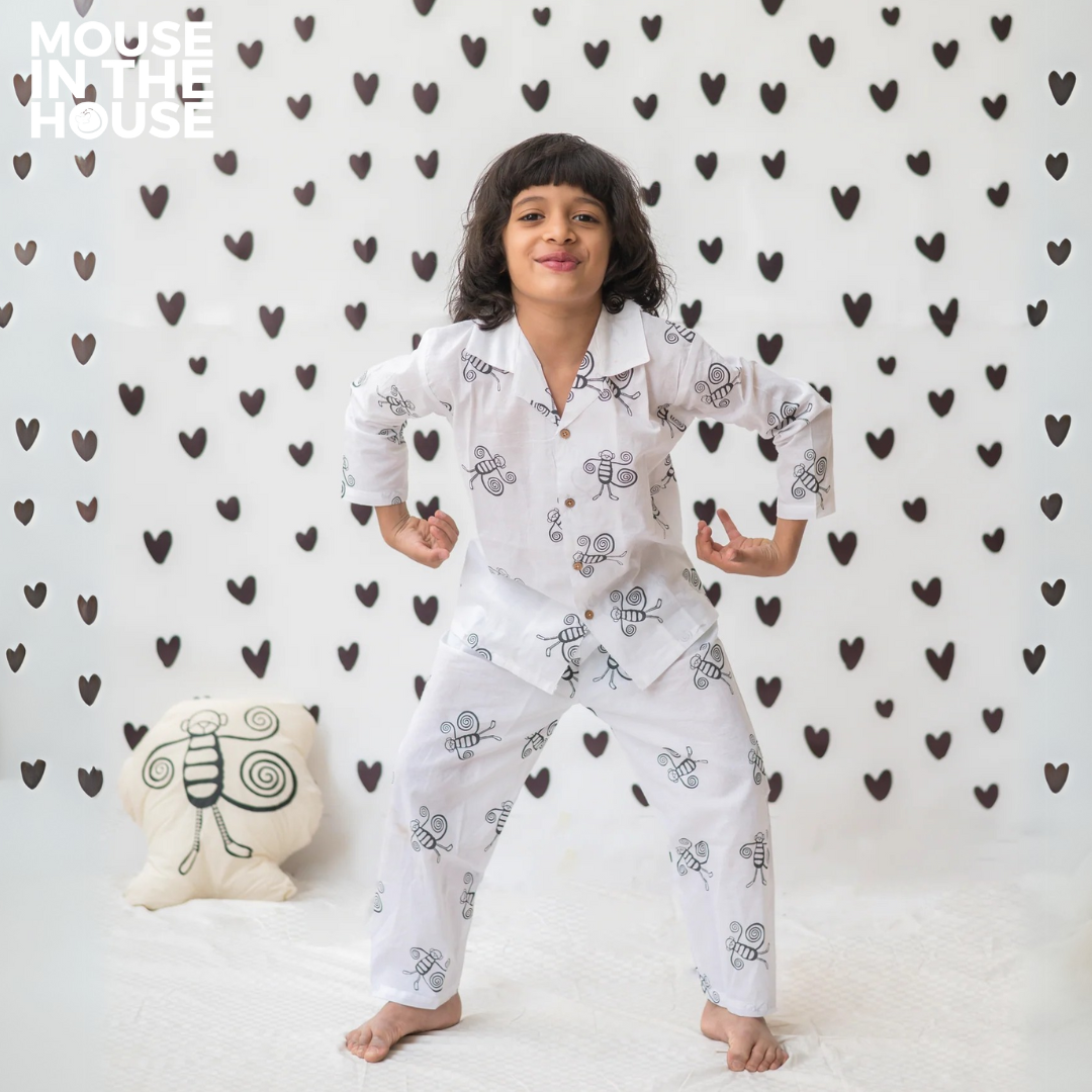 Mouse In The House A Swinging Monkey- Unisex Nightdress