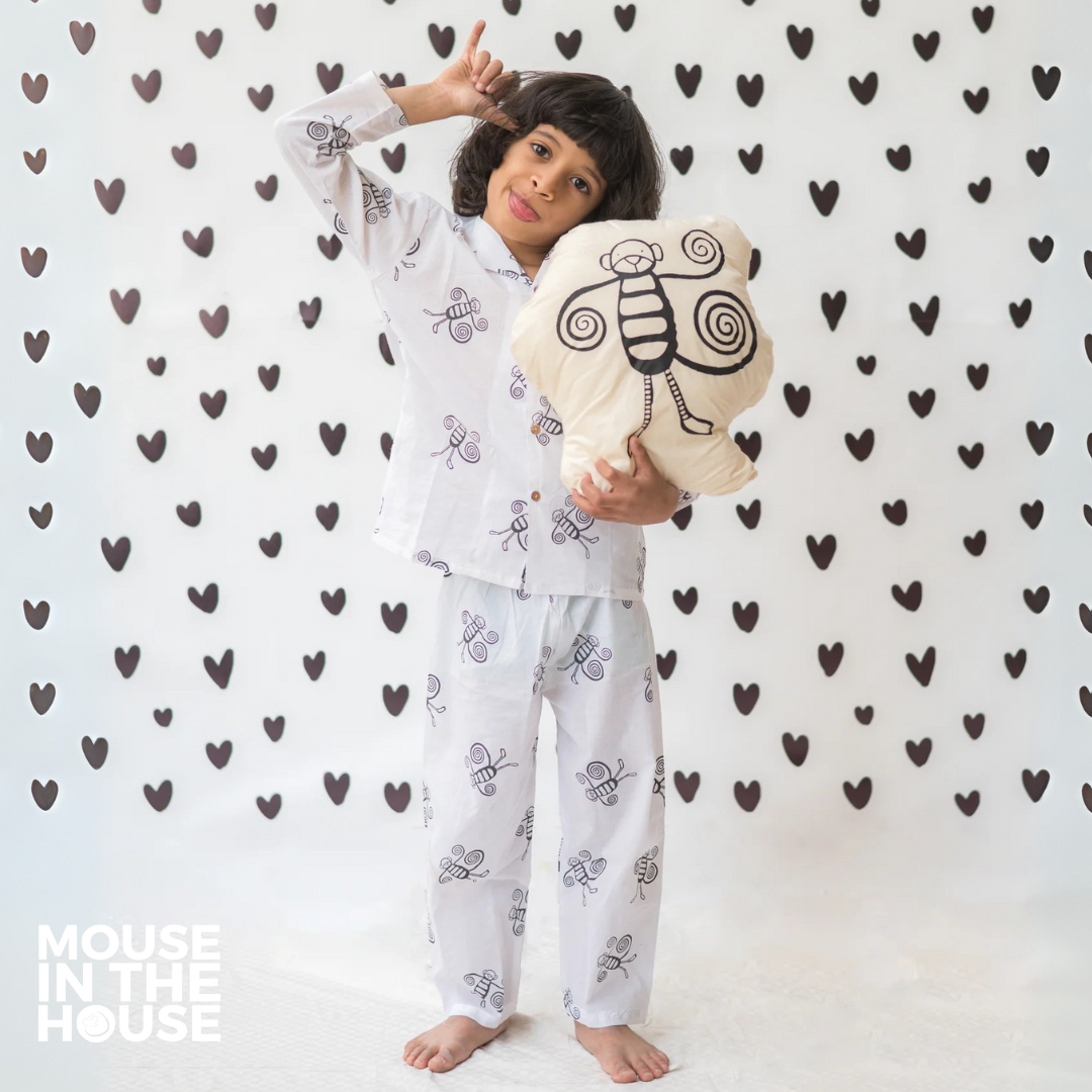 Mouse In The House A Swinging Monkey- Unisex Nightdress
