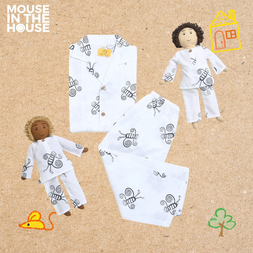 Mouse In The House A Swinging Monkey- Unisex Nightdress