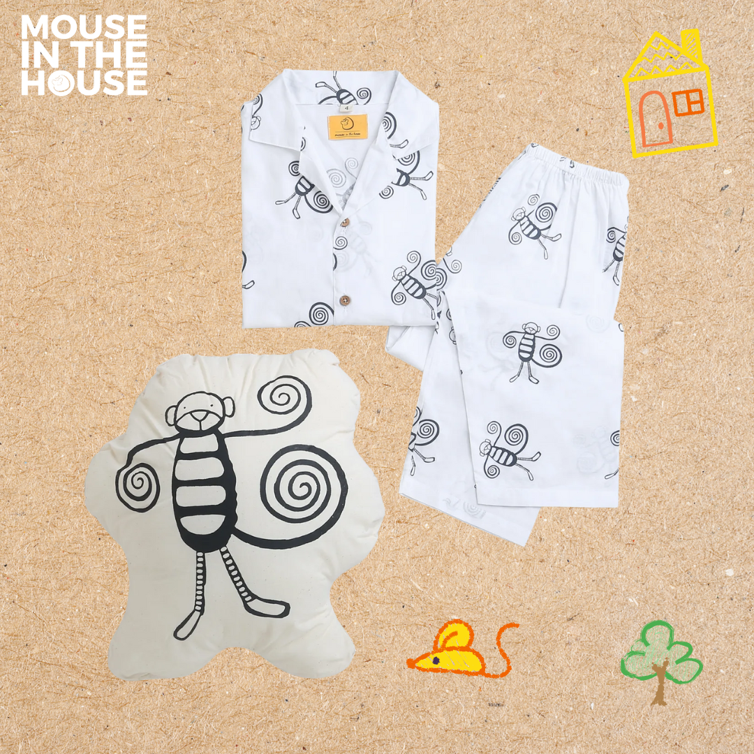 Mouse In The House A Swinging Monkey- Unisex Nightdress