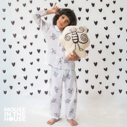 Mouse In The House A Swinging Monkey- Unisex Nightdress