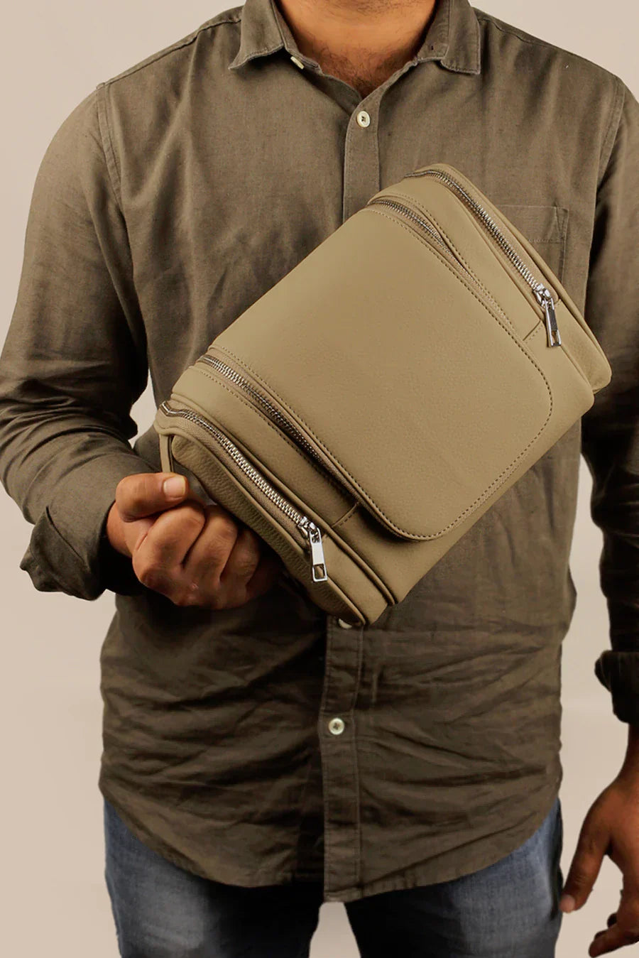 The House Of Ganges Hanging Vegan Leather Toiletry Bag
