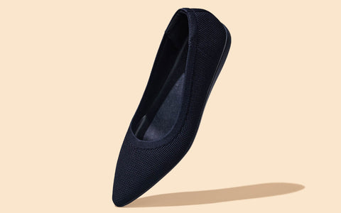 Pointed Ease For Women : Black