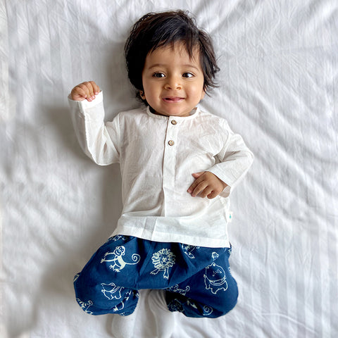 Whitewater Kids Unisex Organic White Kurta + Zoo Print Indigo Pants