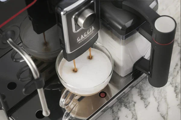 https://cdn.shopify.com/s/files/1/0641/9893/4752/files/accademiacappuccino-1.webp?v=1744778079