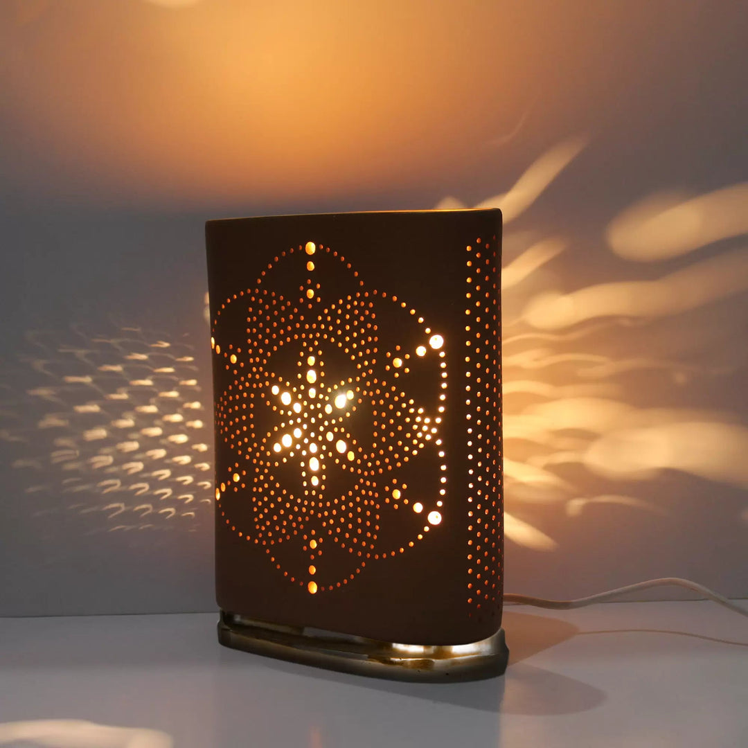 BUUK "Rays" Table Light withCast Aluminium Base - Suspire