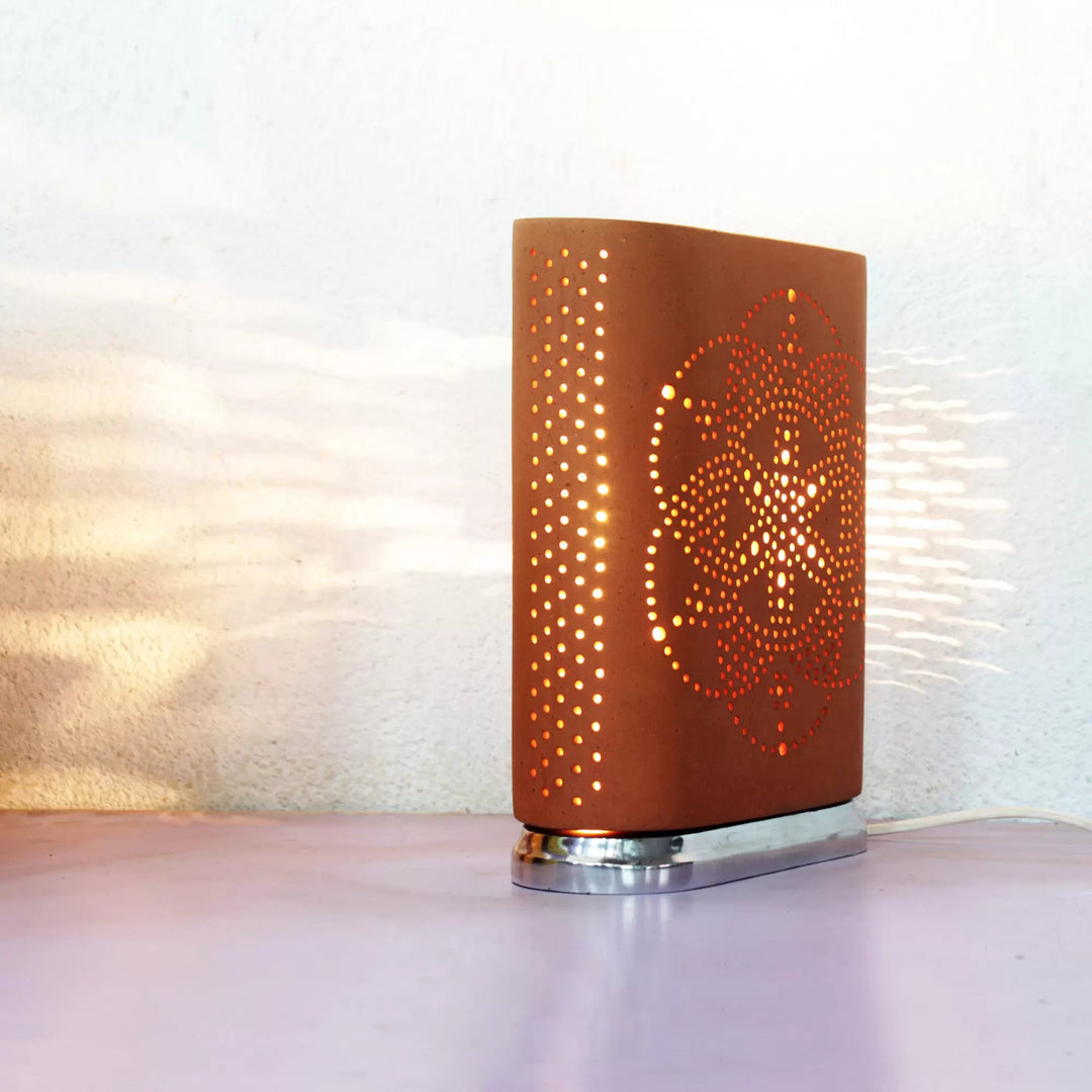 BUUK "Rays" Table Light withCast Aluminium Base - Suspire