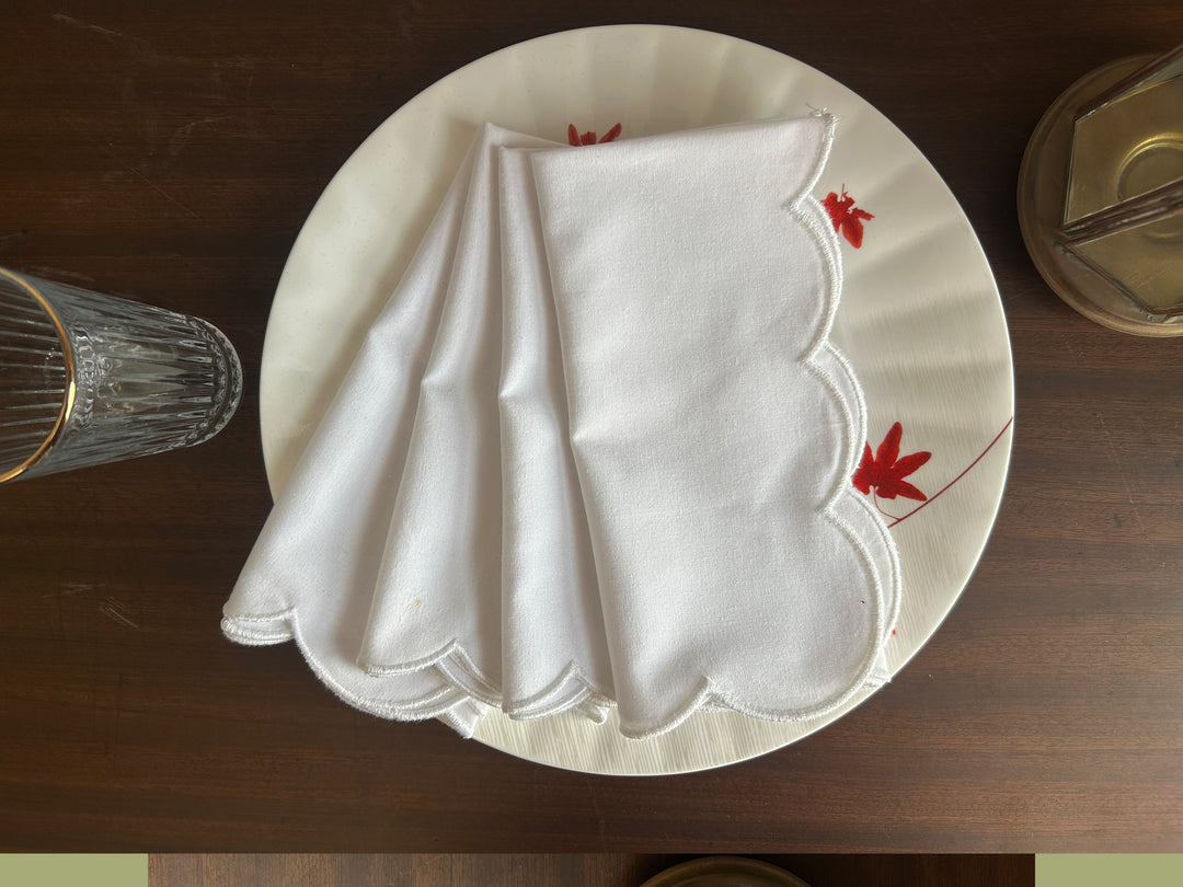 Scallop Edge Cloth Napkins –Set of 4, Reusable & Washable Table Napkins