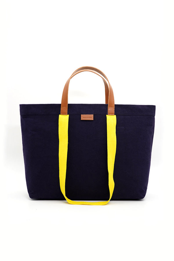 Canvas shopper with contrast handles