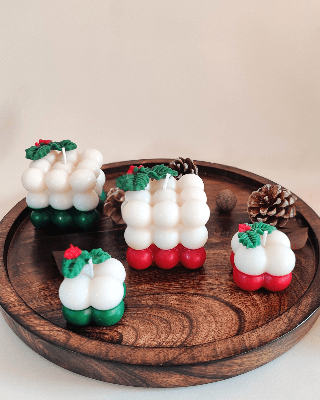 Christmas Bubble Candle, Dual Colour Soy Wax with Mistletoe Detailing, Winter Vanilla - Suspire
