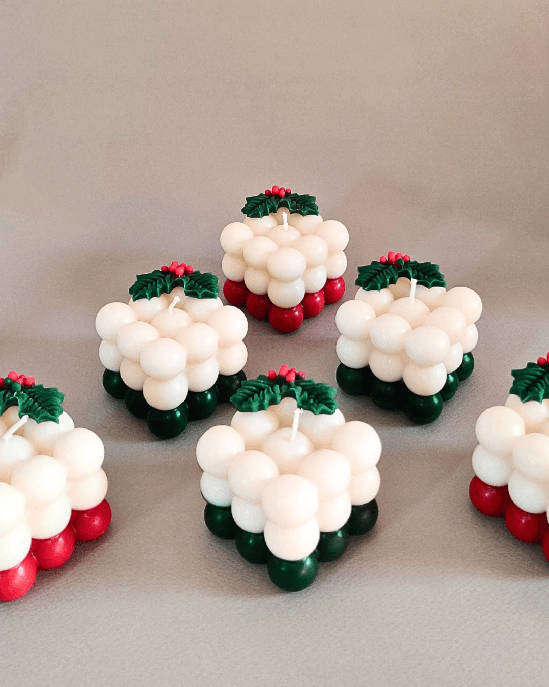 Christmas Bubble Candle, Dual Colour Soy Wax with Mistletoe Detailing, Winter Vanilla - Suspire