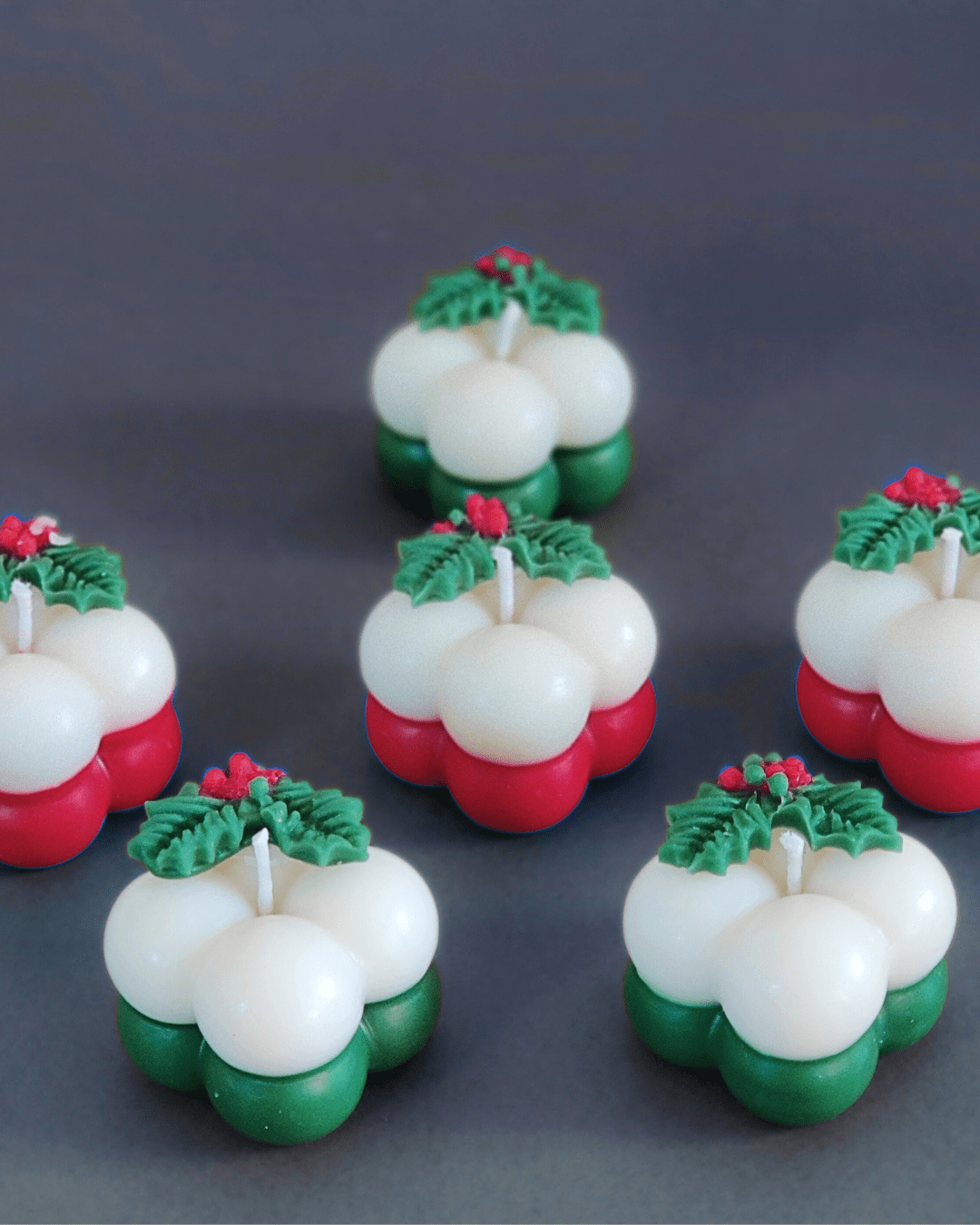Christmas Small Bubble Candle, Dual Colour Soy Wax with Mistletoe Detailing, Winter Vanilla - Suspire