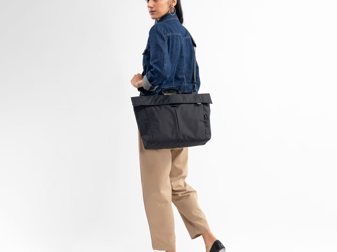 Pivot Messenger Bag