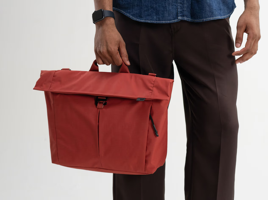 Pivot Messenger Bag