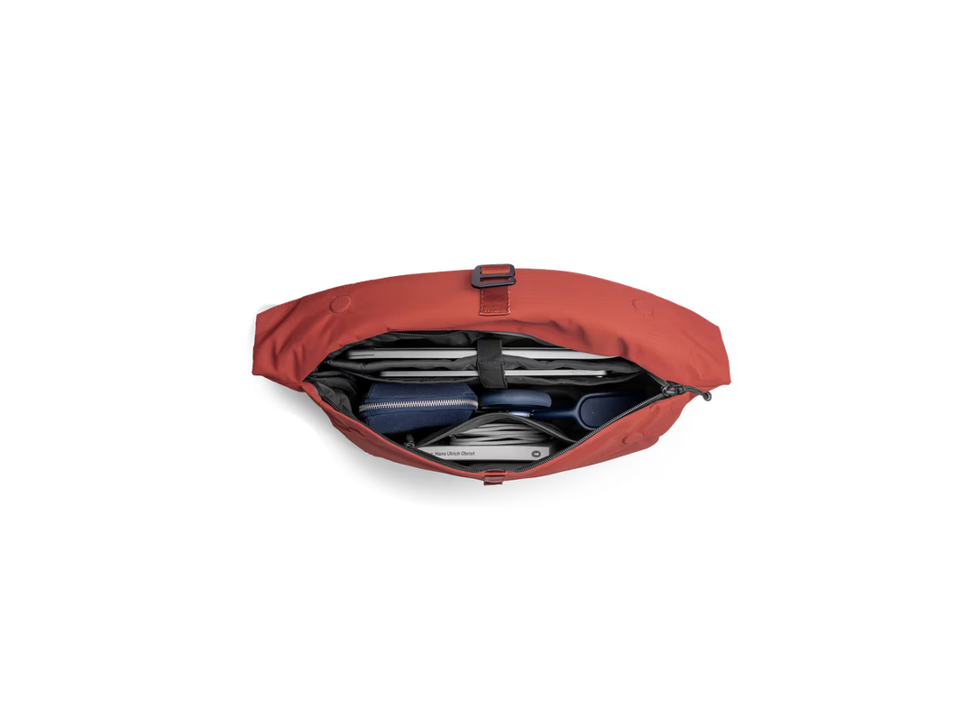 Pivot Messenger Bag
