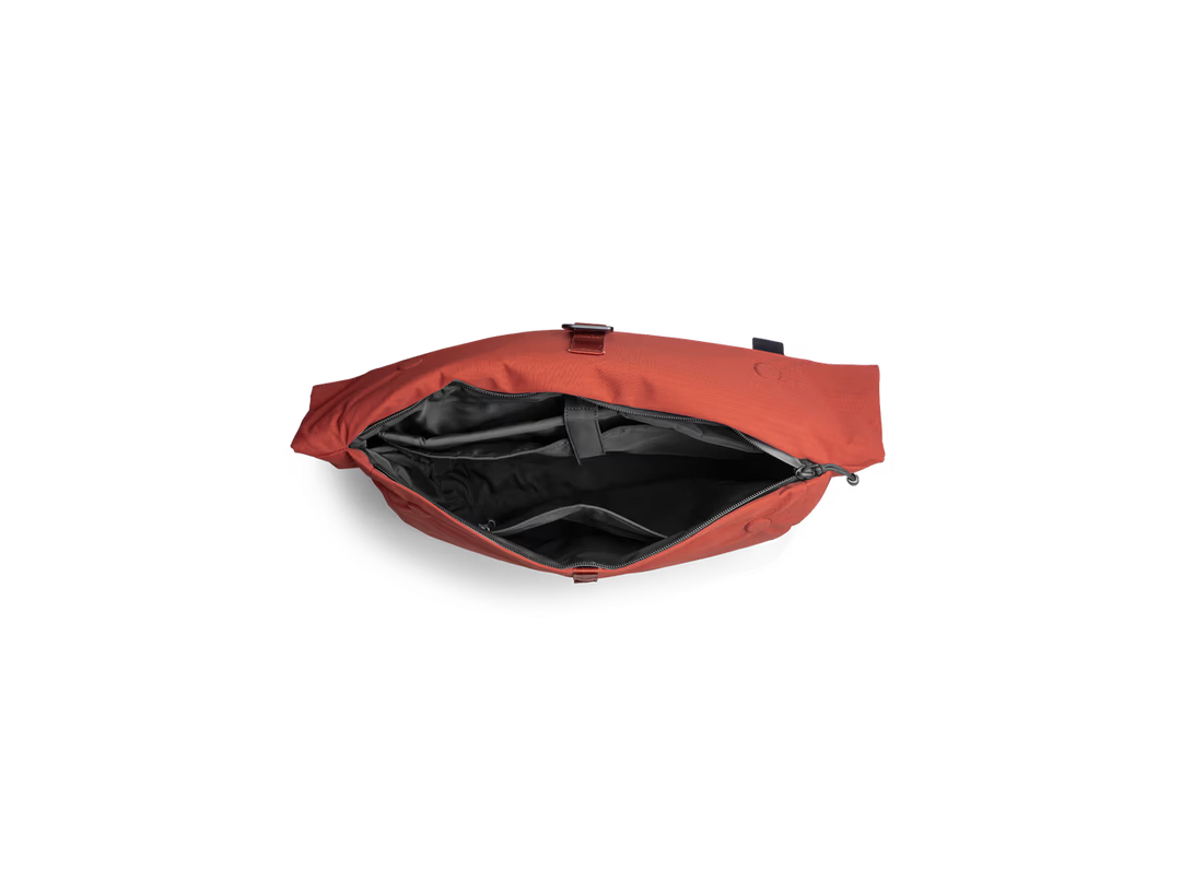 Pivot Messenger Bag