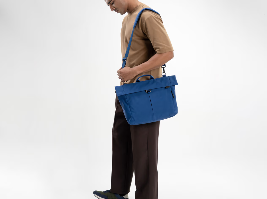 Pivot Messenger Bag