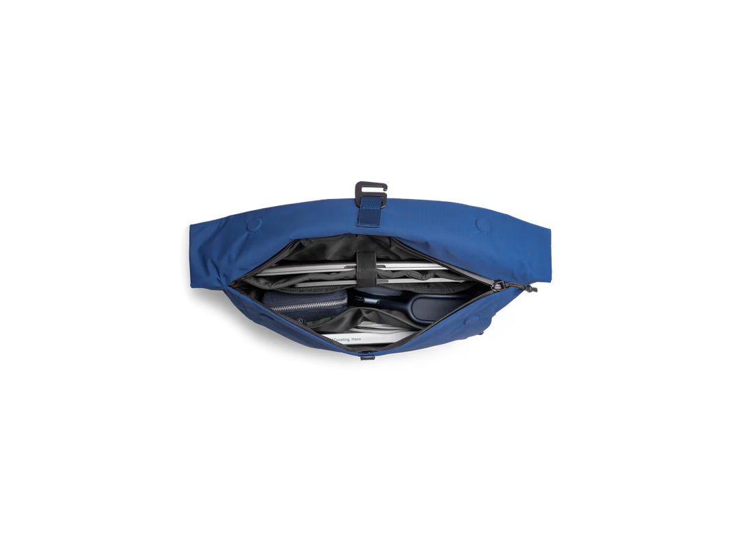 Pivot Messenger Bag