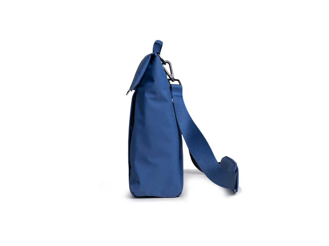 Pivot Messenger Bag