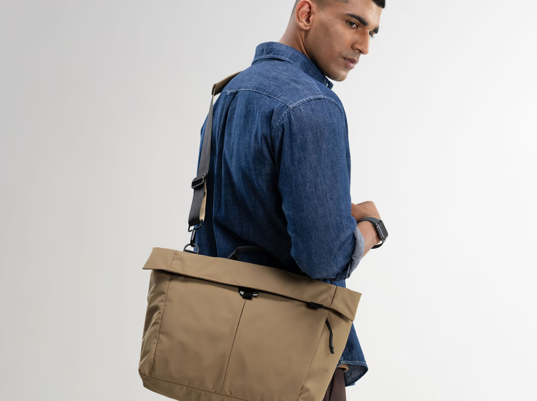 Pivot Messenger Bag