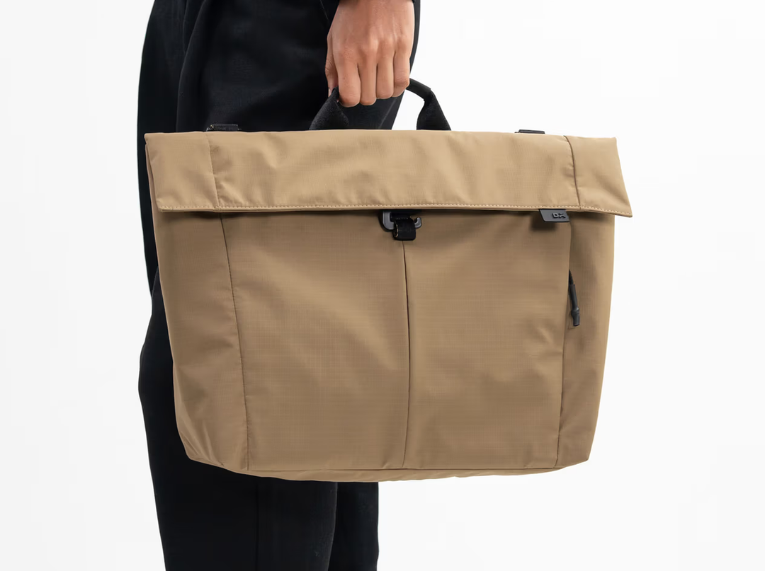 Pivot Messenger Bag