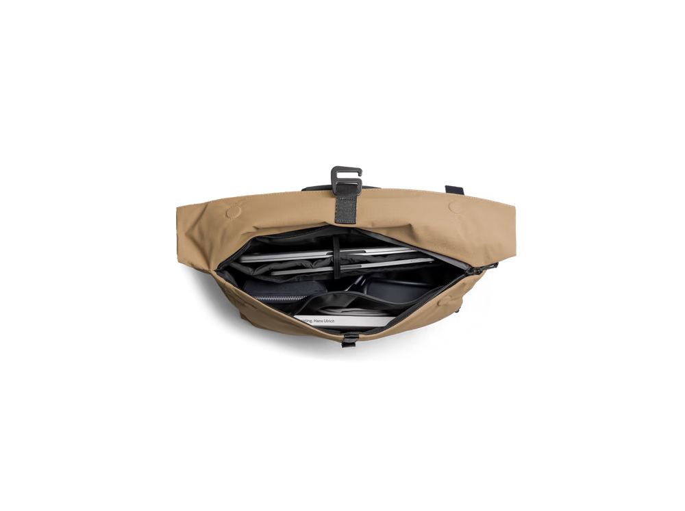 Pivot Messenger Bag
