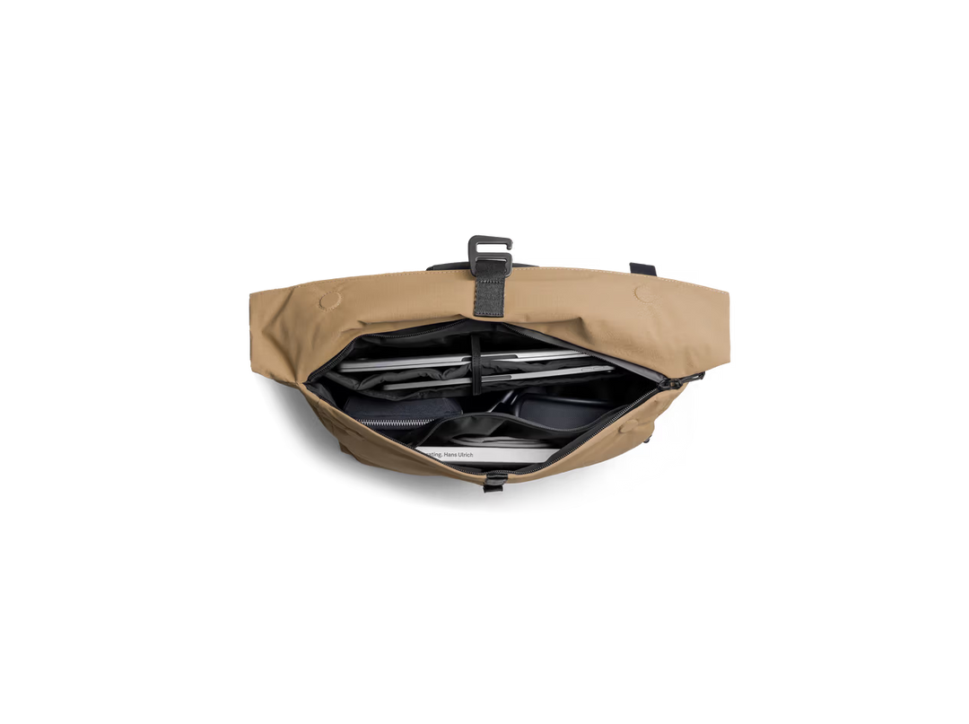 Pivot Messenger Bag