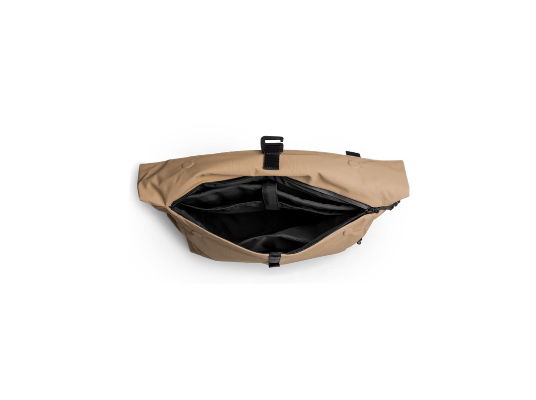 Pivot Messenger Bag