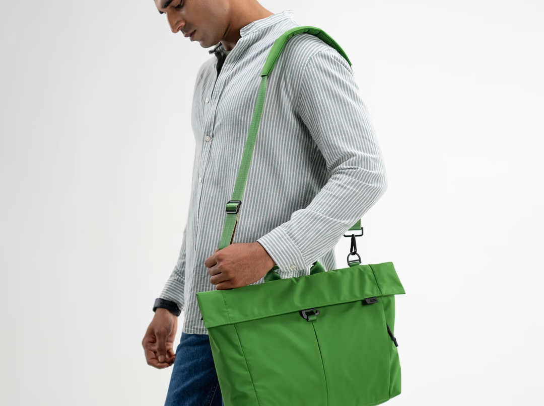 Pivot Messenger Bag