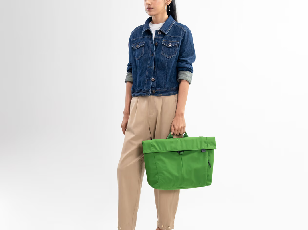 Pivot Messenger Bag