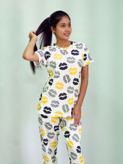 Sensational Kisses Printed Women's Pajamas Set in TENCEL™