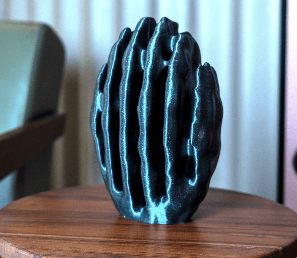EcoDecor Stardust Cacti – Plant-Based Twinkling Black Figurine | Sustainable Décor