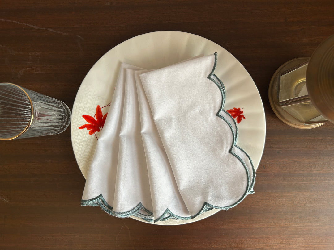 Scallop Edge Cloth Napkins –Set of 4, Reusable & Washable Table Napkins